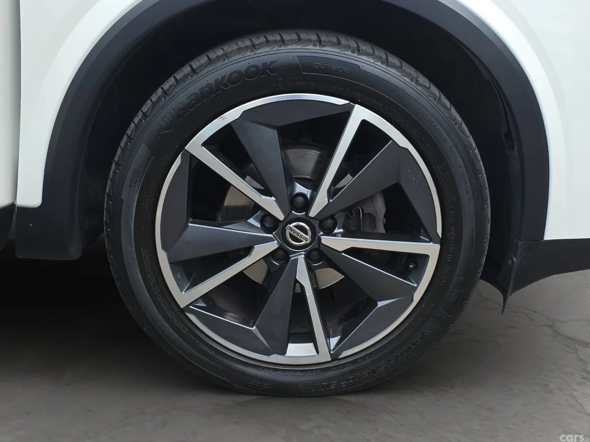Nissan Qashqai MPV, Petrol, 2022, White
