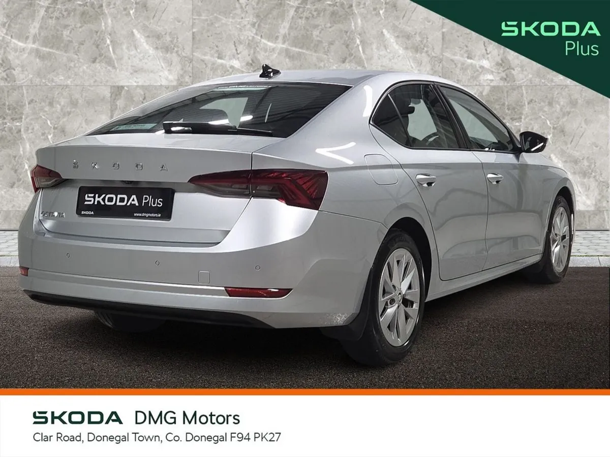 Skoda Octavia Saloon, Diesel, 2023, Grey