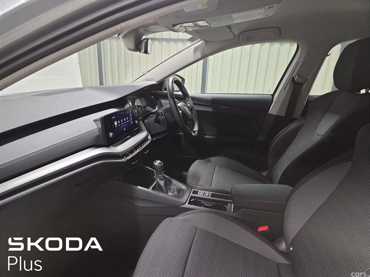 Skoda Octavia Saloon, Diesel, 2023, Grey