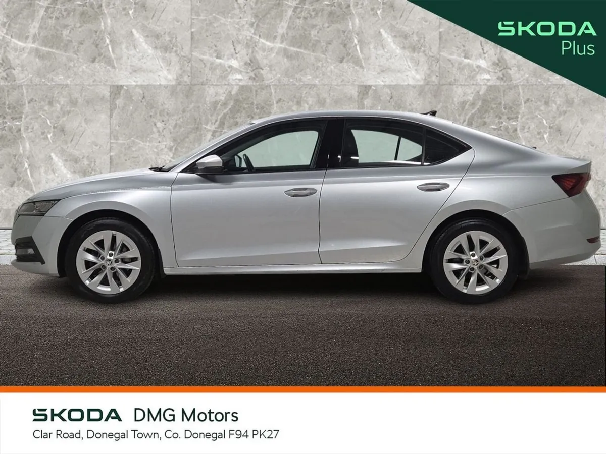 Skoda Octavia Saloon, Diesel, 2023, Grey