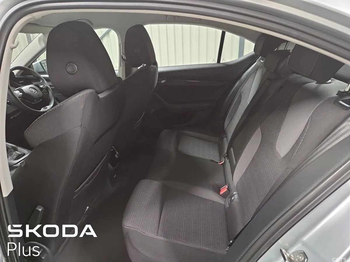 Skoda Octavia Saloon, Diesel, 2023, Grey