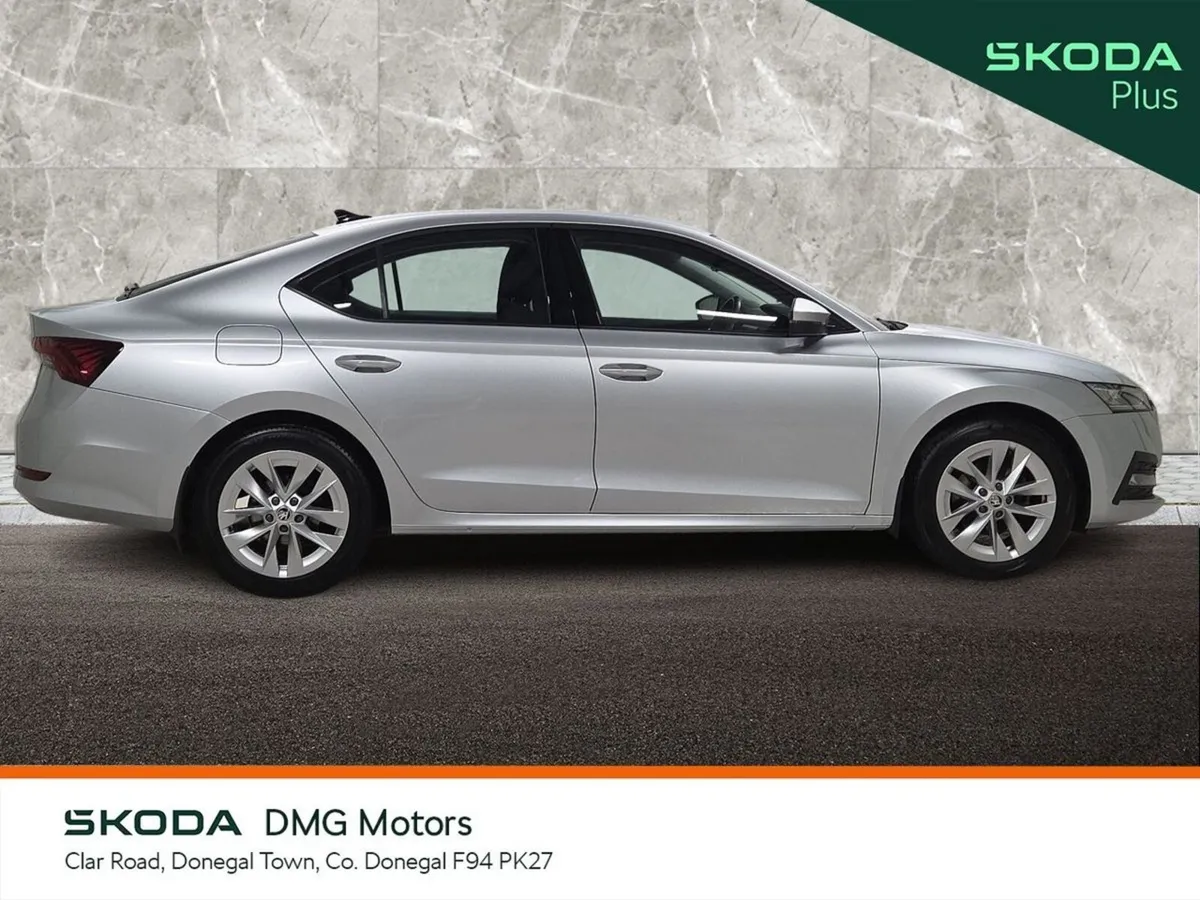 Skoda Octavia Saloon, Diesel, 2023, Grey