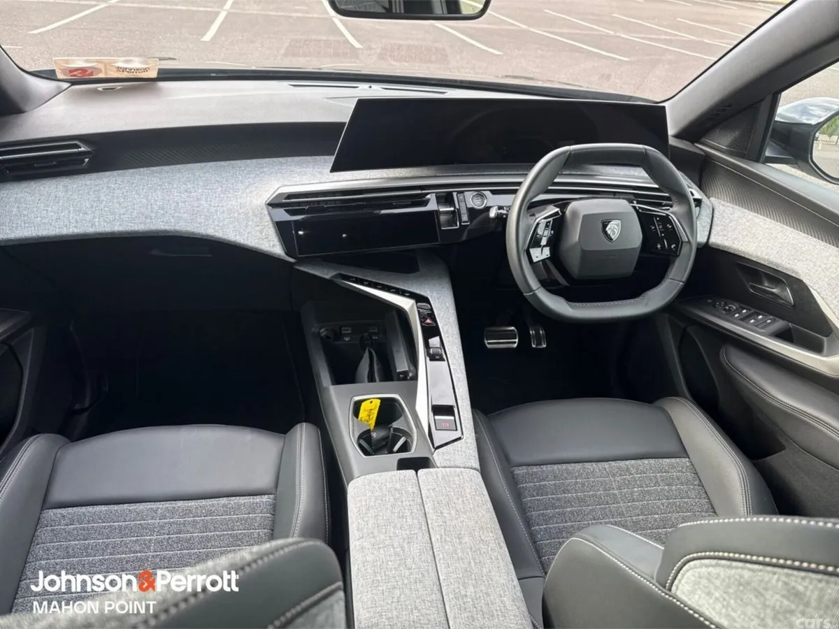 Peugeot 5008 MPV, Petrol, 2026, Black
