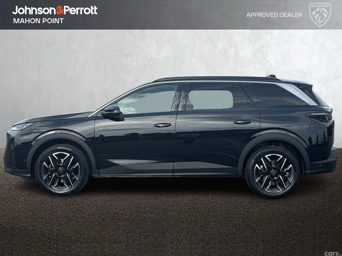Peugeot 5008 MPV, Petrol, 2026, Black