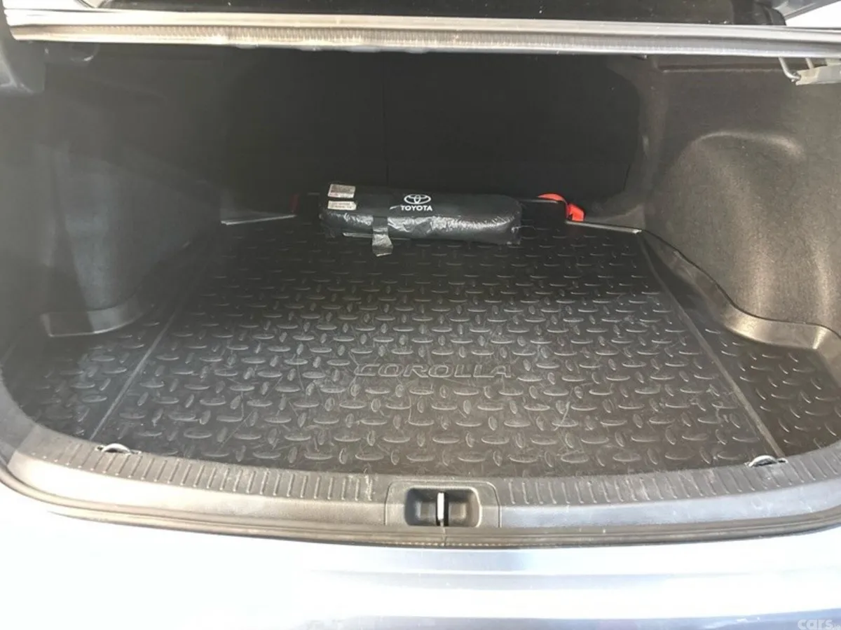 Toyota Corolla Saloon, Petrol Hybrid, 2021, Grey