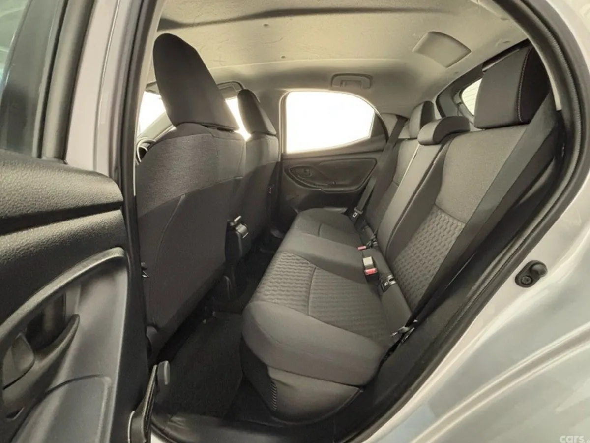 Toyota Yaris Hatchback, Petrol Hybrid, 2021, Silver