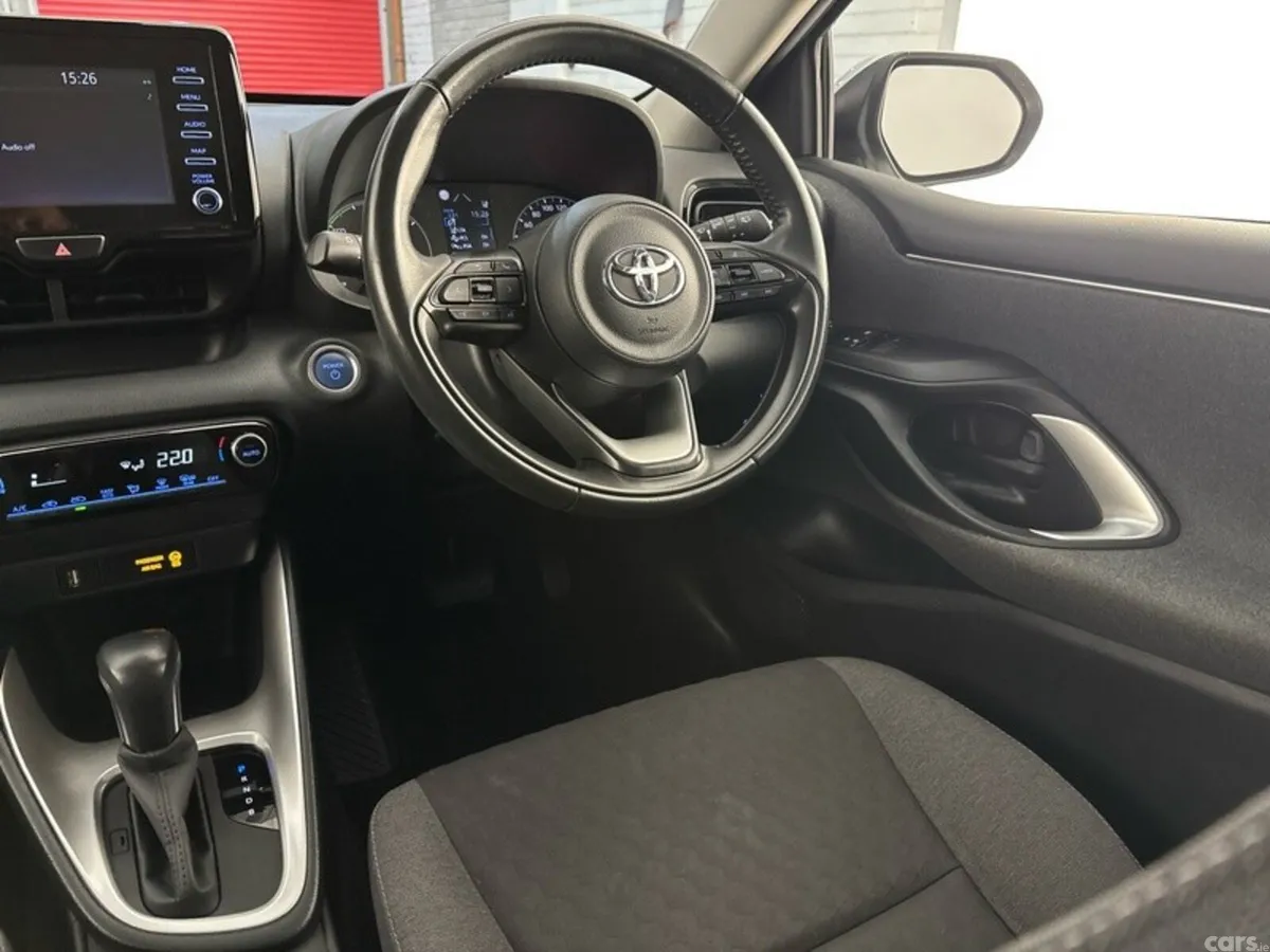 Toyota Yaris Hatchback, Petrol Hybrid, 2021, Silver