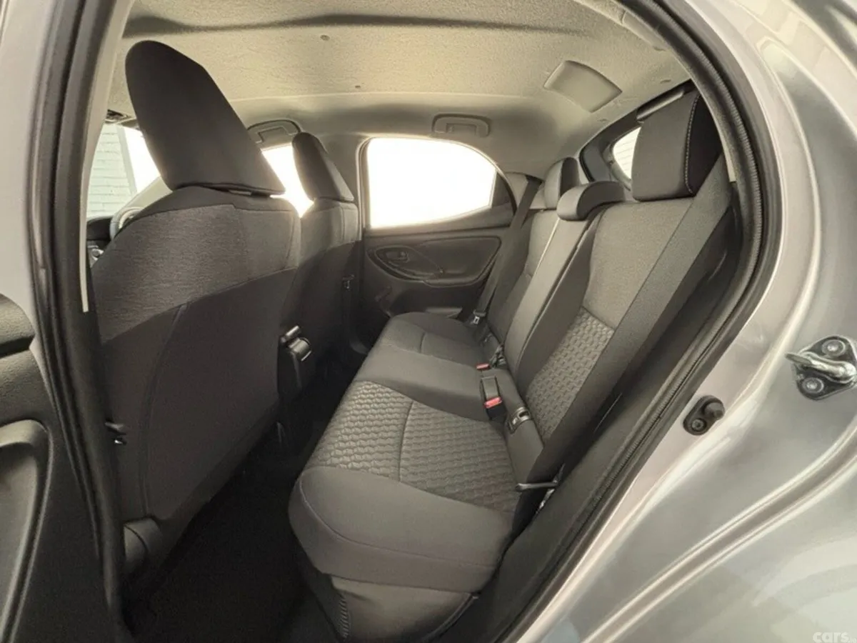 Toyota Yaris Hatchback, Petrol Hybrid, 2023, Silver