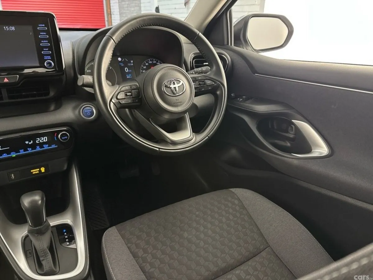 Toyota Yaris Hatchback, Petrol Hybrid, 2023, Silver