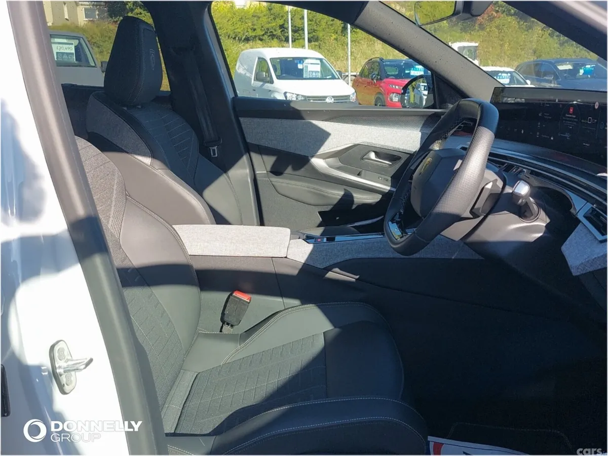 Peugeot 5008 SUV, Electric, 2026, White