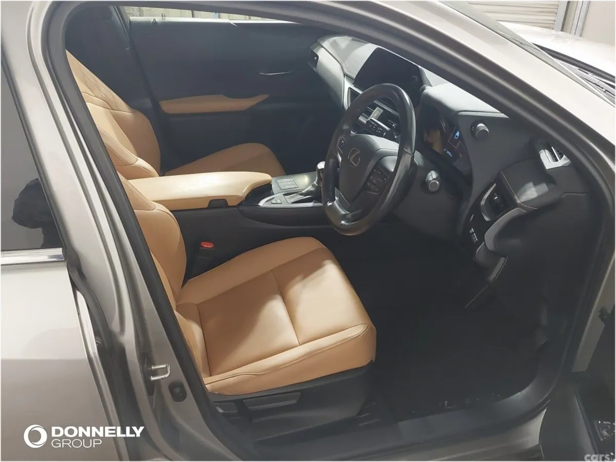 Lexus UX Hatchback, 2023, Silver