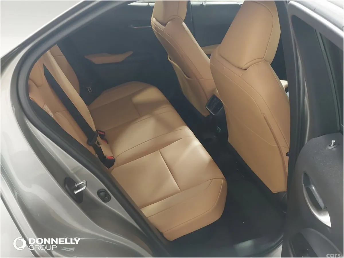 Lexus UX Hatchback, 2023, Silver