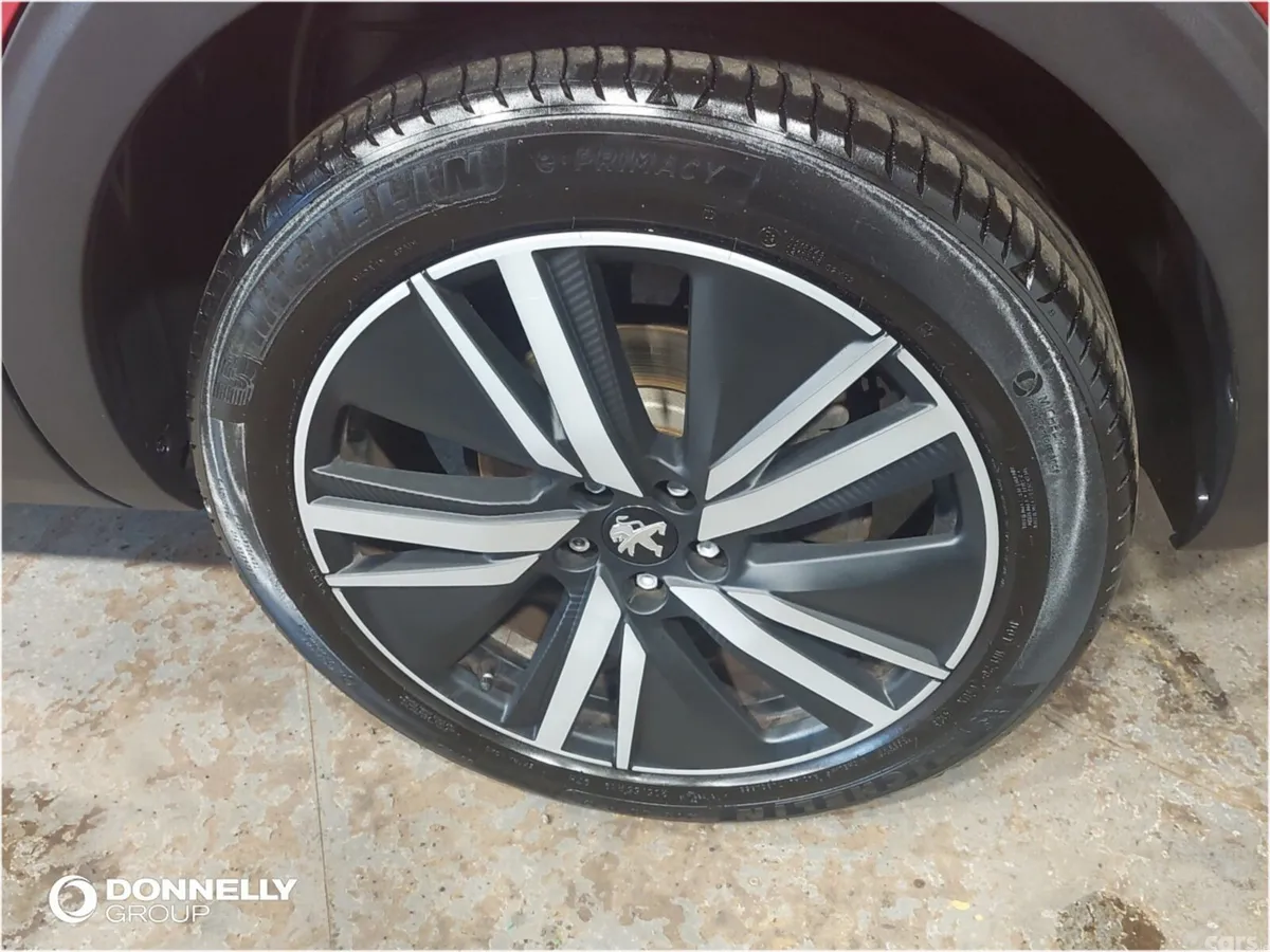 Peugeot 5008 Estate, Petrol, 2023, Red