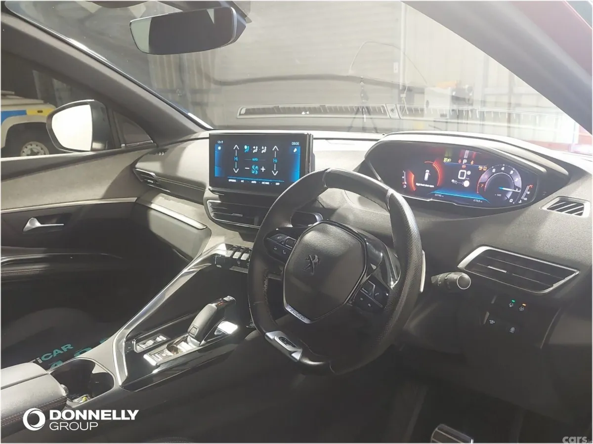 Peugeot 5008 Estate, Petrol, 2023, Red