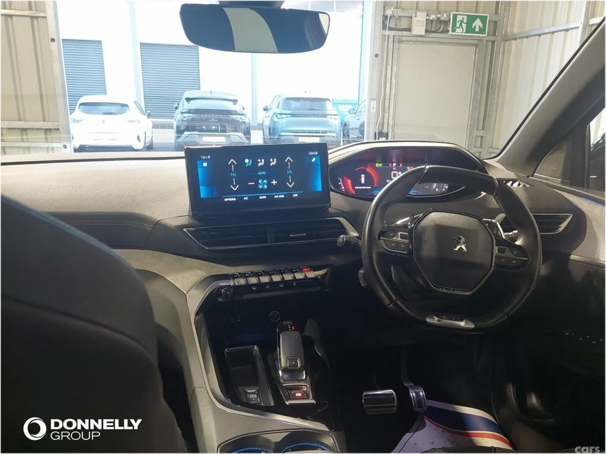 Peugeot 5008 Estate, Petrol, 2023, Red