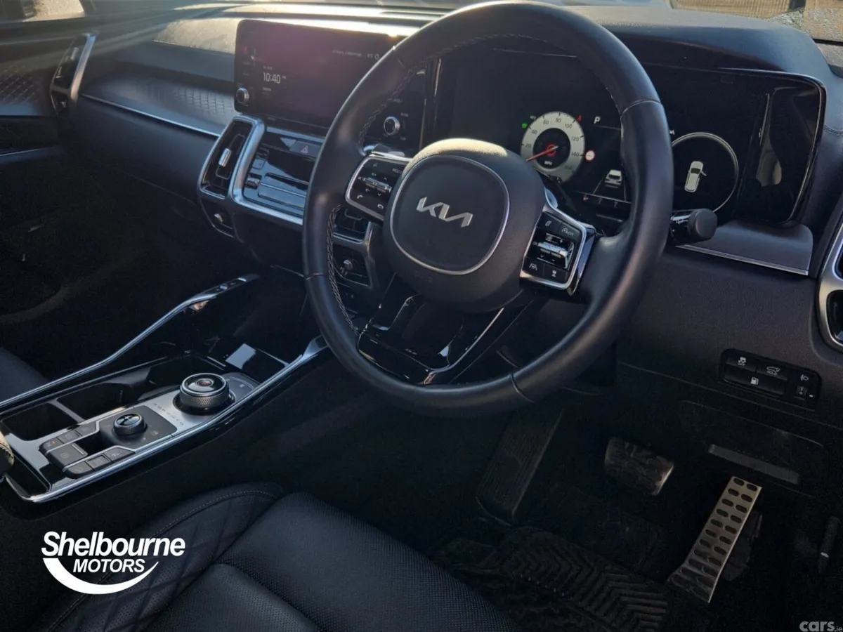 Kia Sorento SUV, Petrol Hybrid, 2023, White