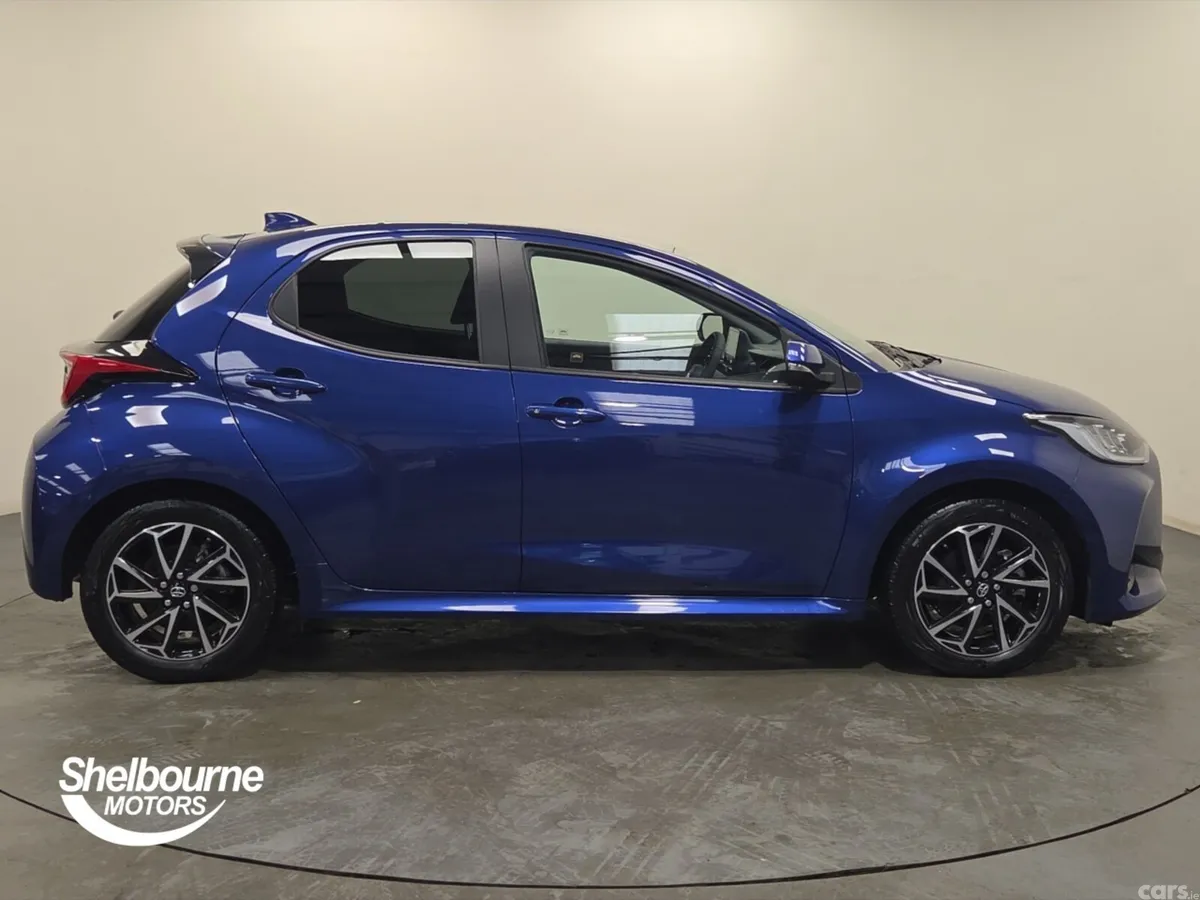 Toyota Yaris Hatchback, Petrol Hybrid, 2023, Blue