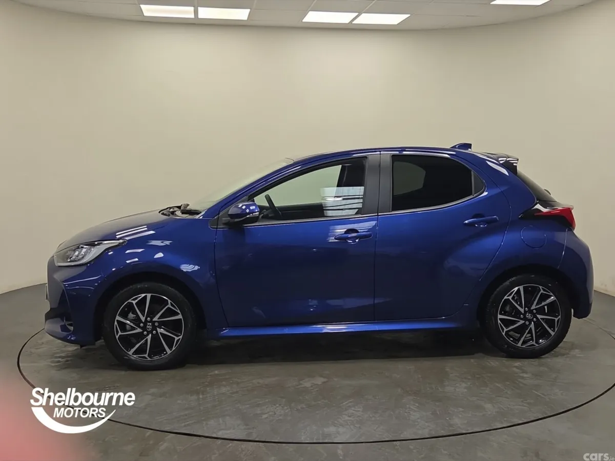 Toyota Yaris Hatchback, Petrol Hybrid, 2023, Blue