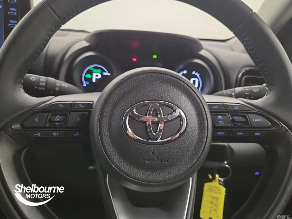 Toyota Yaris Hatchback, Petrol Hybrid, 2023, Blue