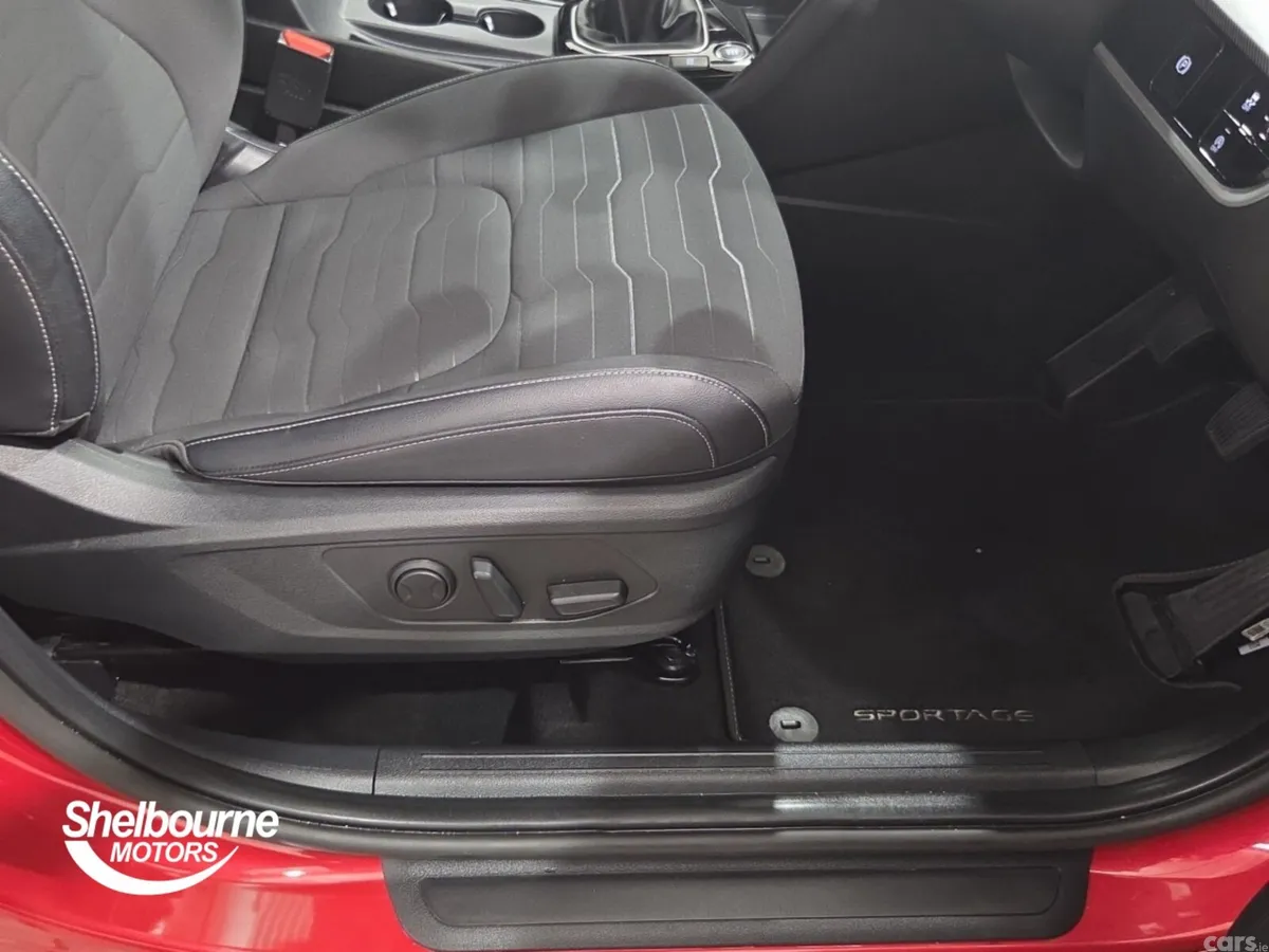 Kia Sportage SUV, Petrol, 2025, Red