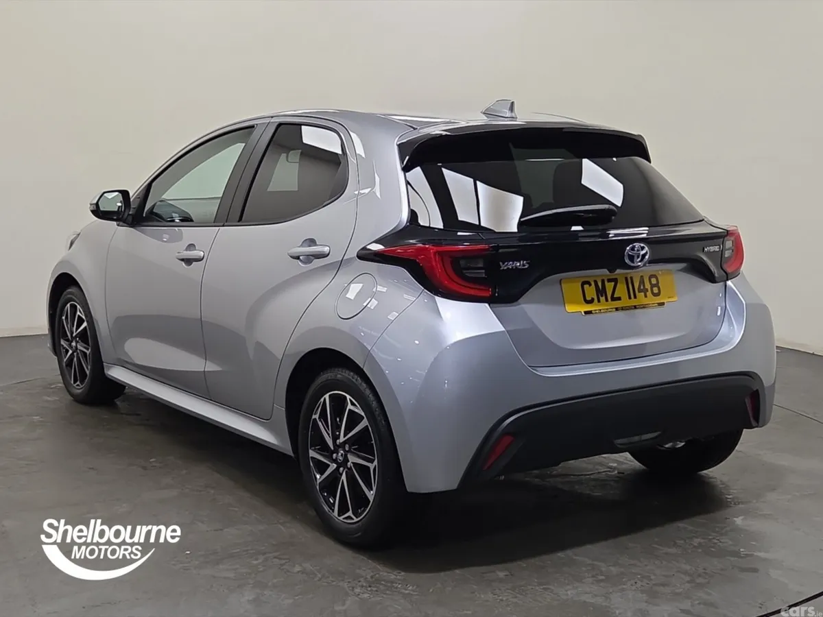 Toyota Yaris Hatchback, Petrol Hybrid, 2023, Silver