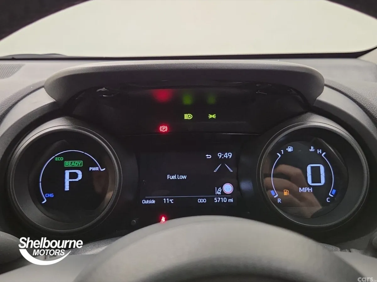 Toyota Yaris Hatchback, Petrol Hybrid, 2023, Silver