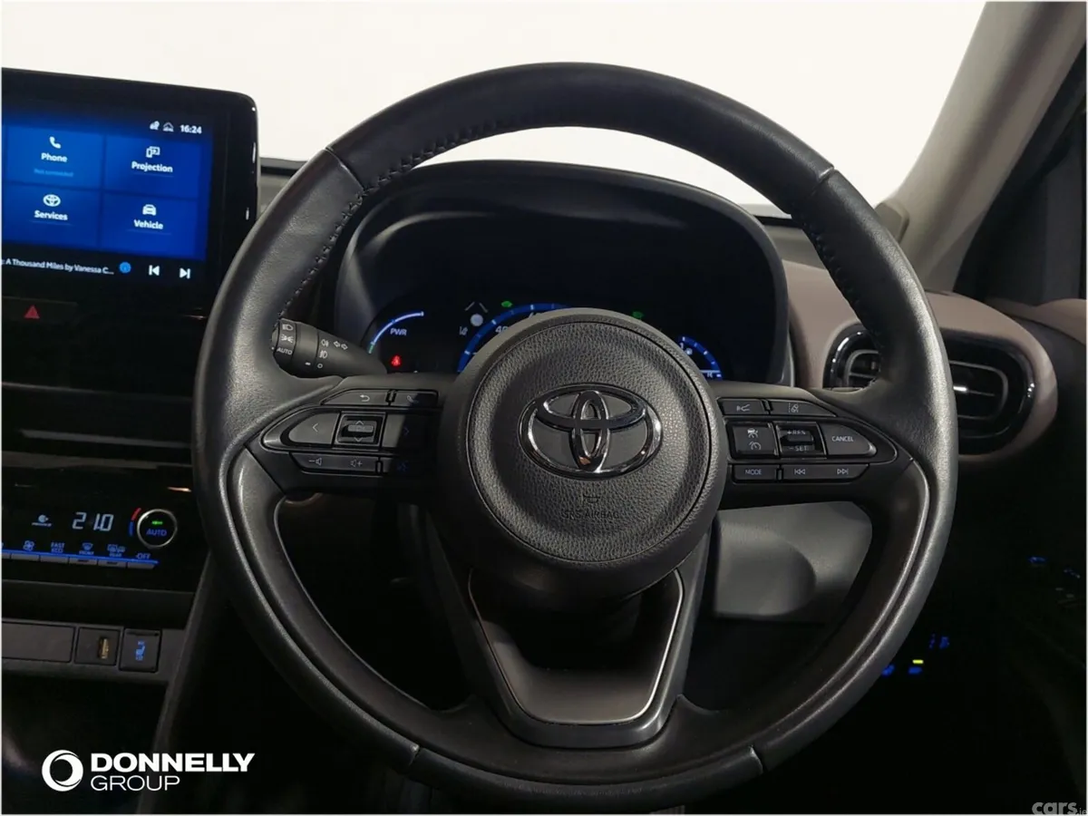 Toyota Yaris Cross Estate, Petrol Hybrid, 2023, White