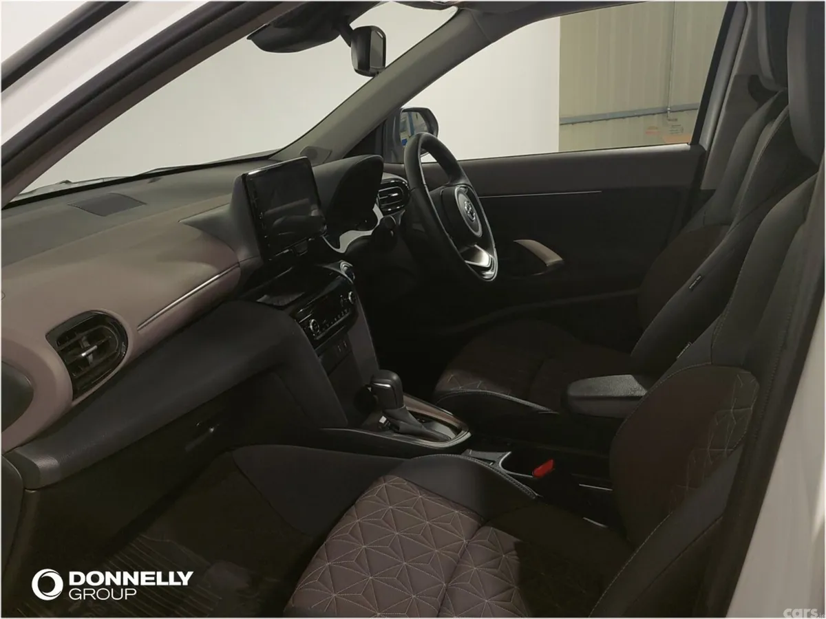 Toyota Yaris Cross Estate, Petrol Hybrid, 2023, White
