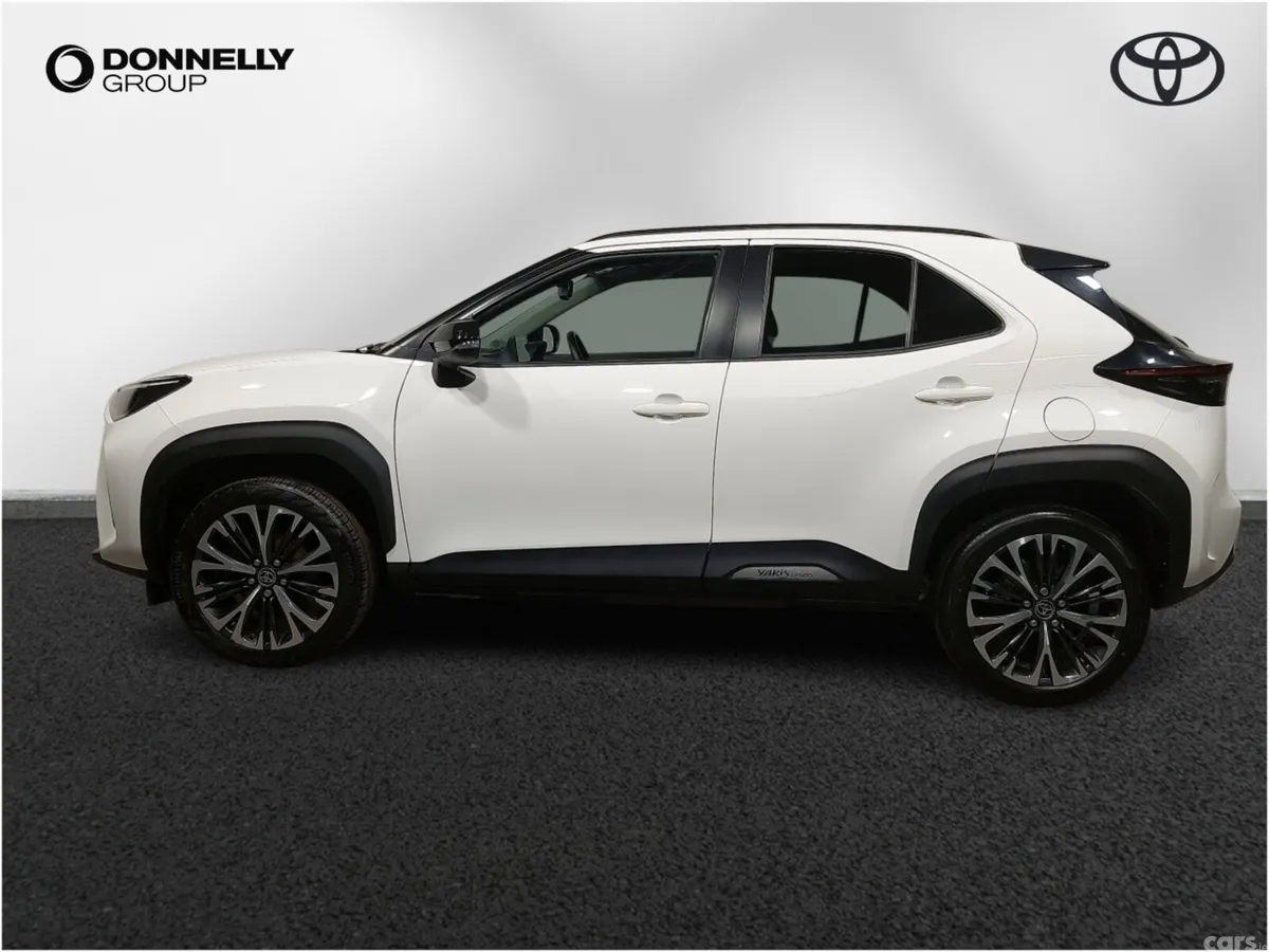Toyota Yaris Cross Estate, Petrol Hybrid, 2023, White
