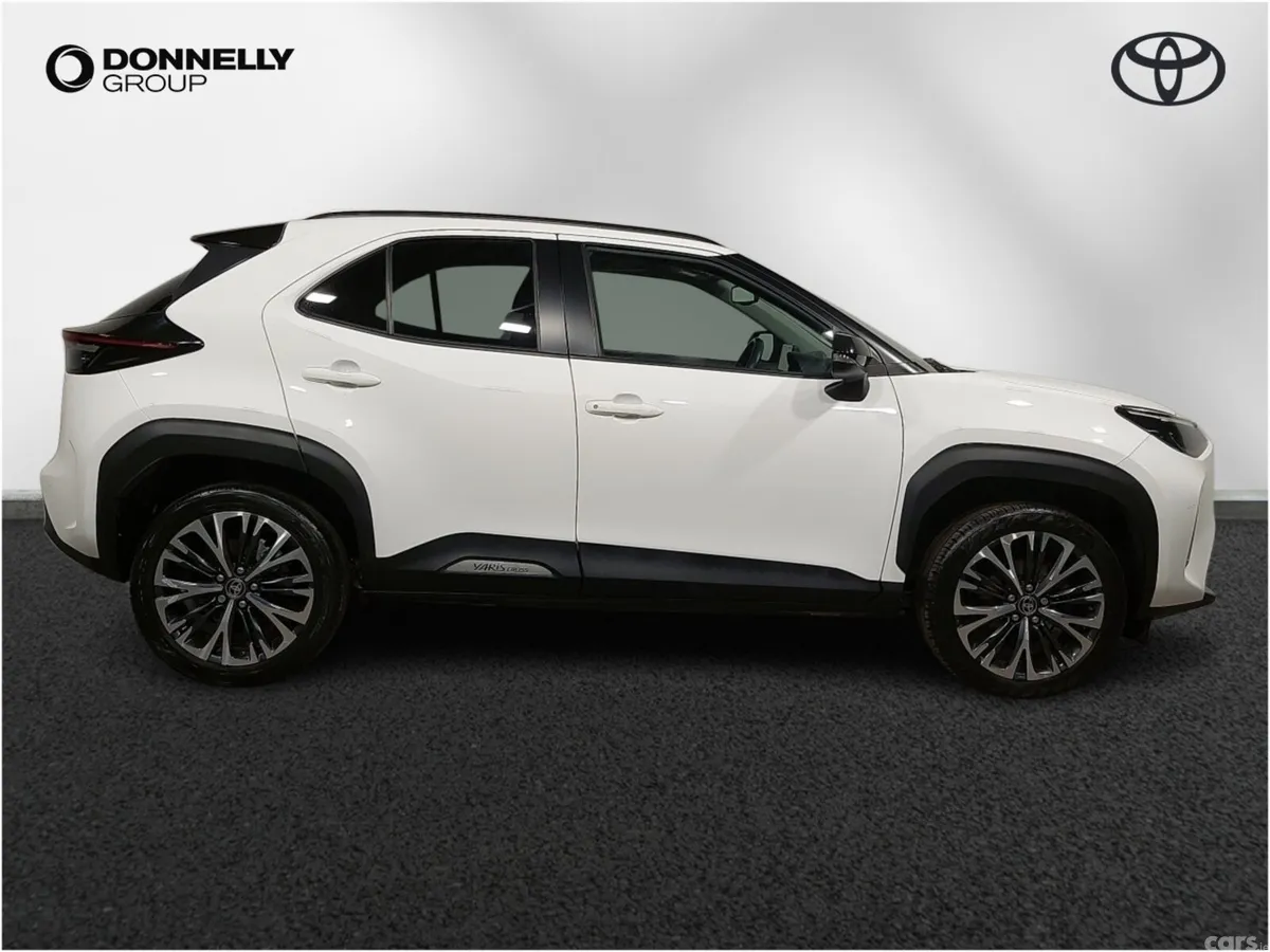 Toyota Yaris Cross Estate, Petrol Hybrid, 2023, White