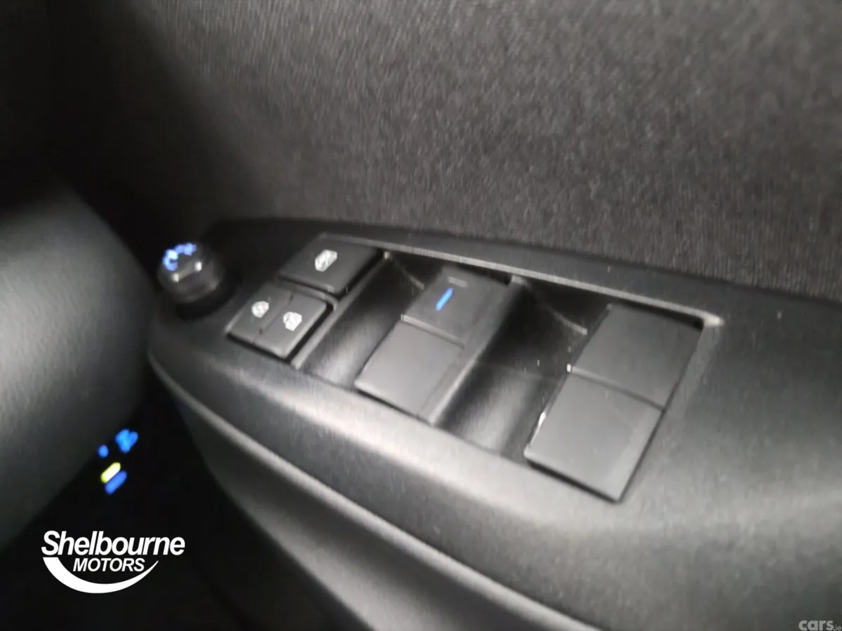 Toyota Yaris Hatchback, Petrol Hybrid, 2023, Silver