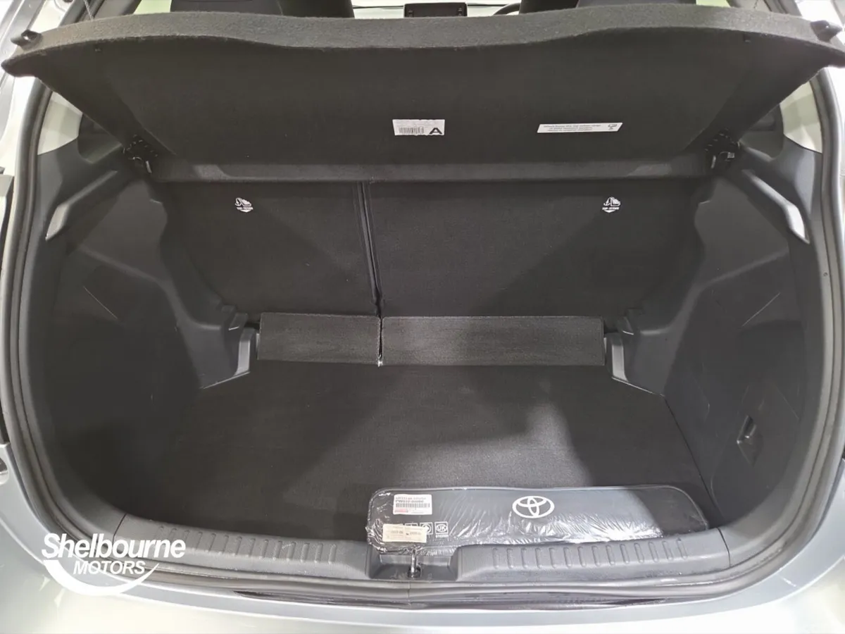 Toyota Yaris Hatchback, Petrol Hybrid, 2023, Silver