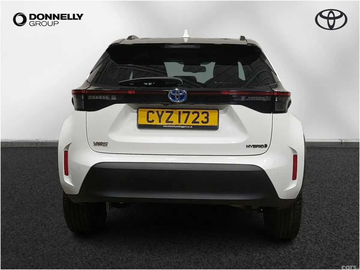 Toyota Yaris Cross Estate, Petrol Hybrid, 2023, White