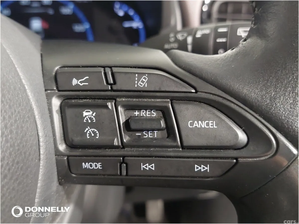 Toyota Yaris Cross Estate, Petrol Hybrid, 2023, White