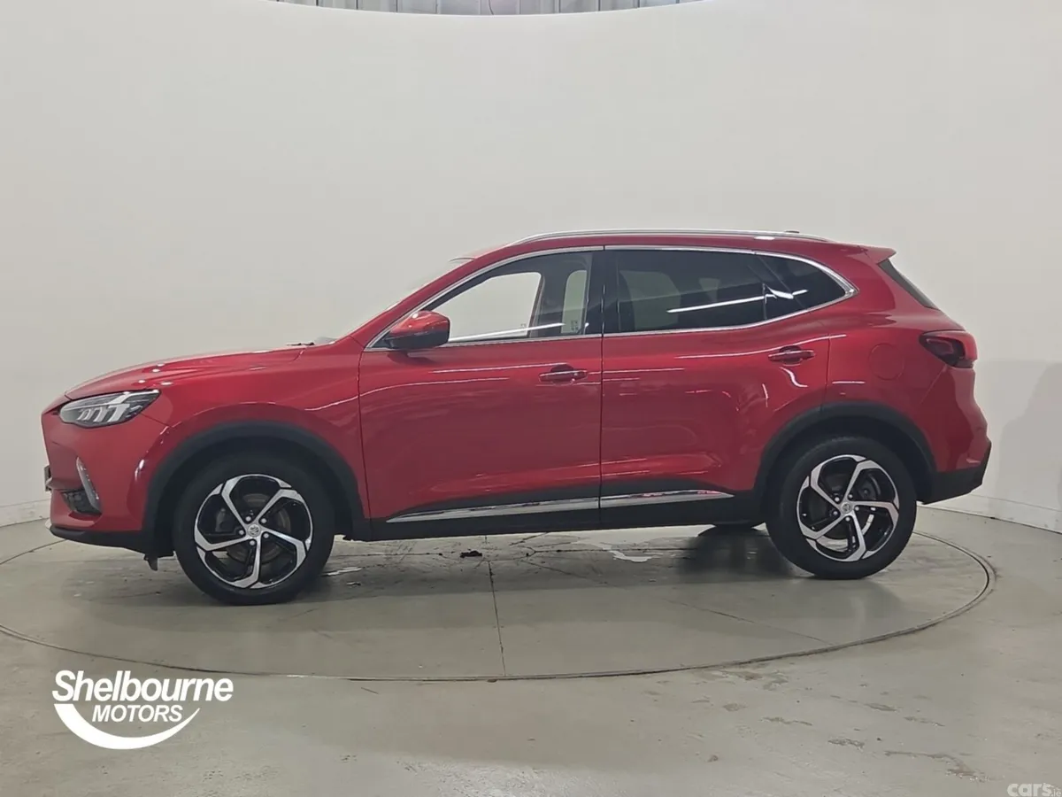 MG HS Hatchback, Petrol, 2023, Red