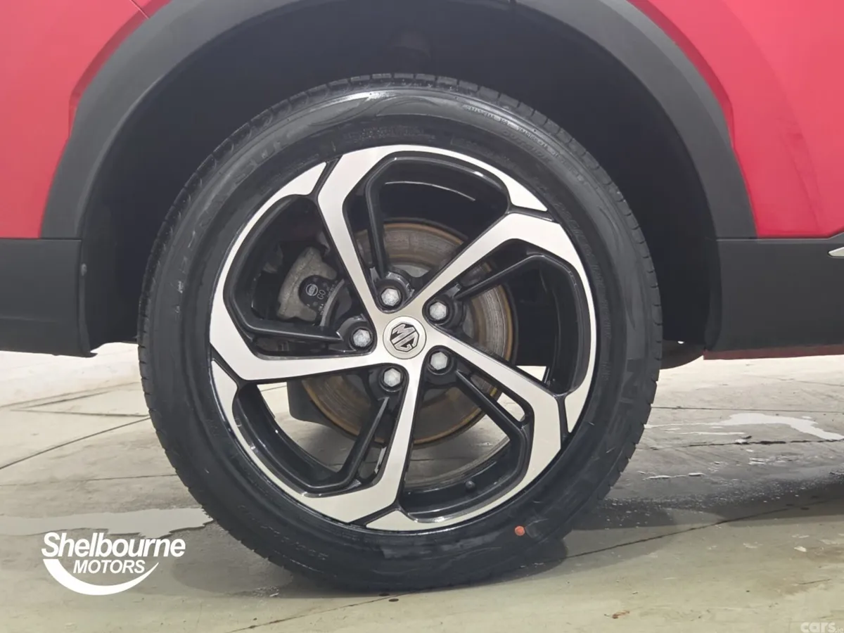 MG HS Hatchback, Petrol, 2023, Red