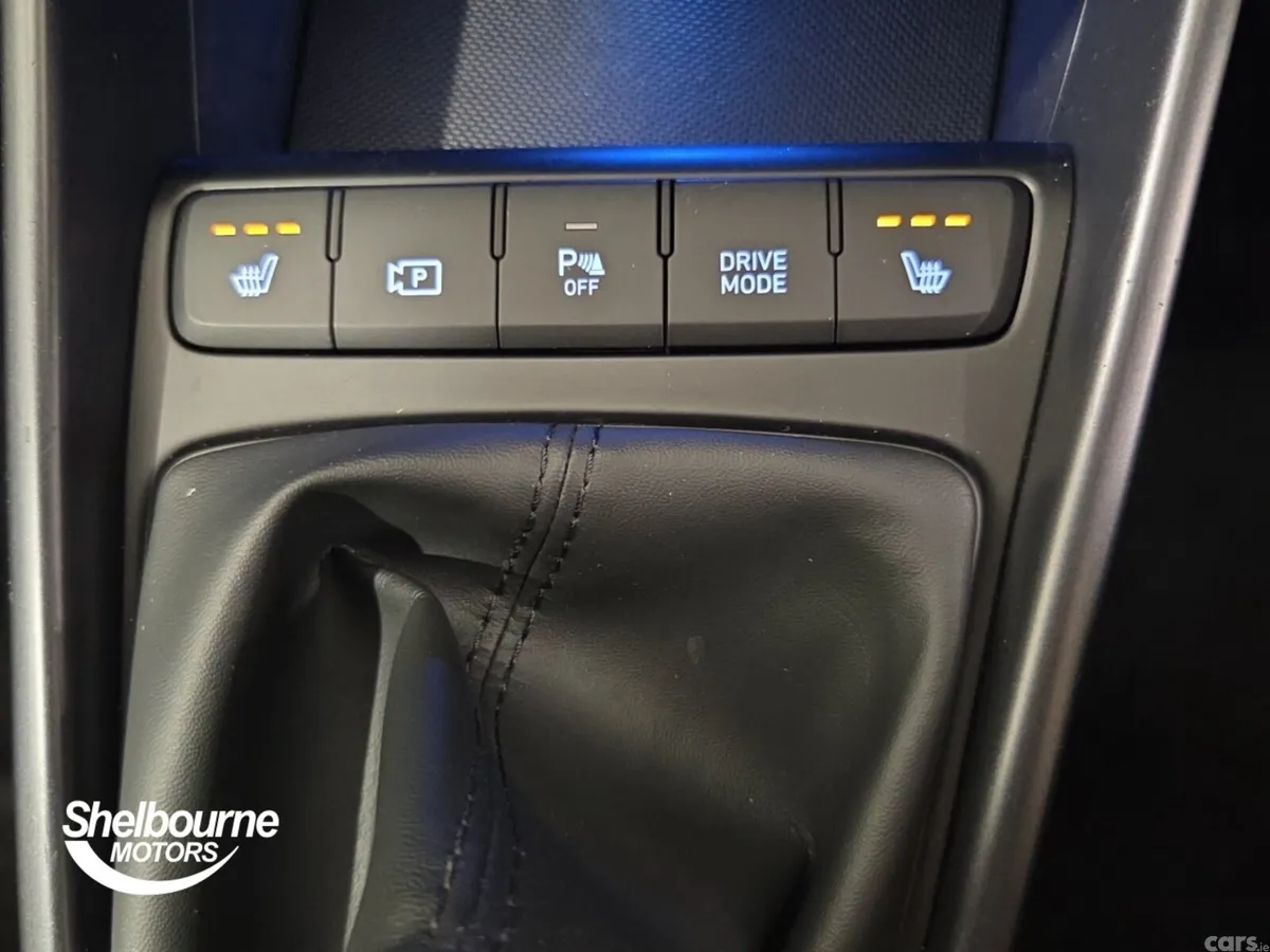 Hyundai i20 Hatchback, Petrol, 2023, White