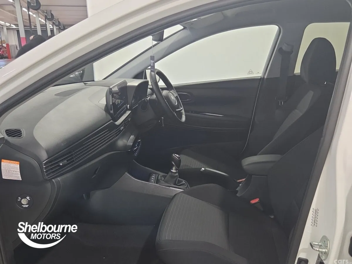 Hyundai i20 Hatchback, Petrol, 2023, White