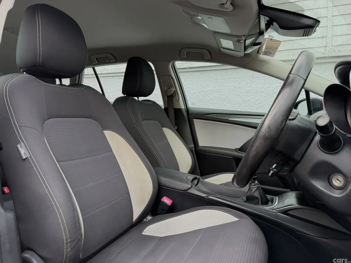 Toyota Avensis Estate, Diesel, 2018, Red