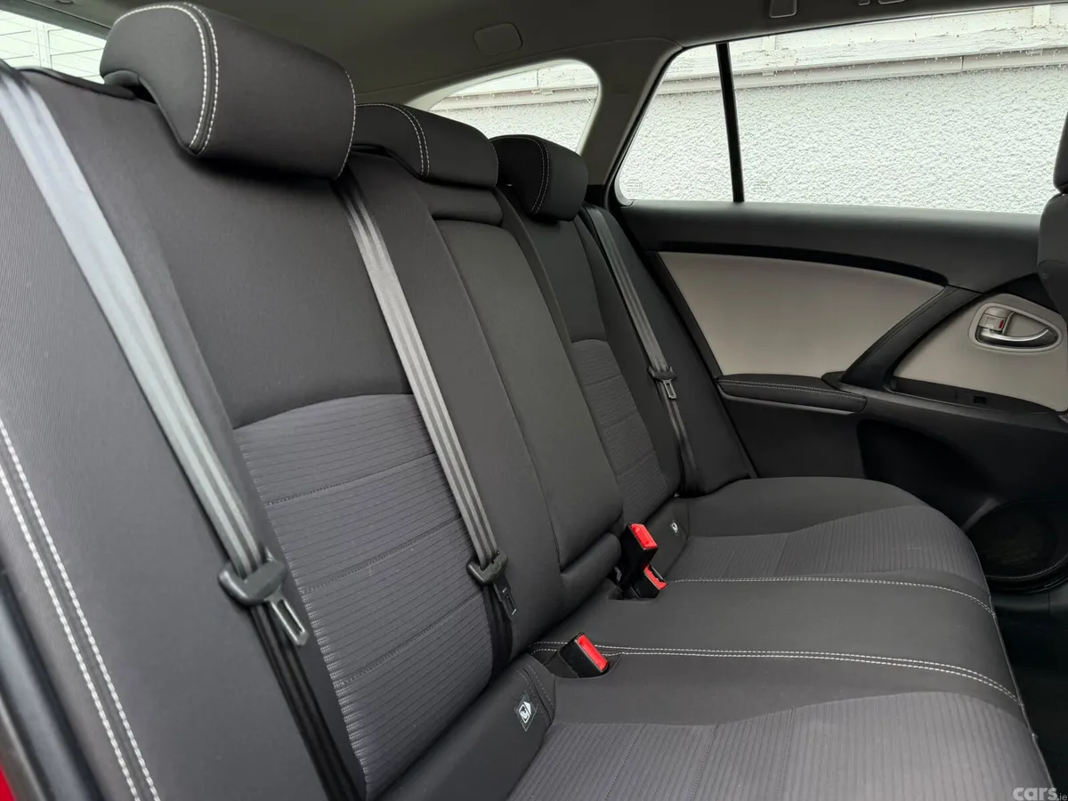 Toyota Avensis Estate, Diesel, 2018, Red