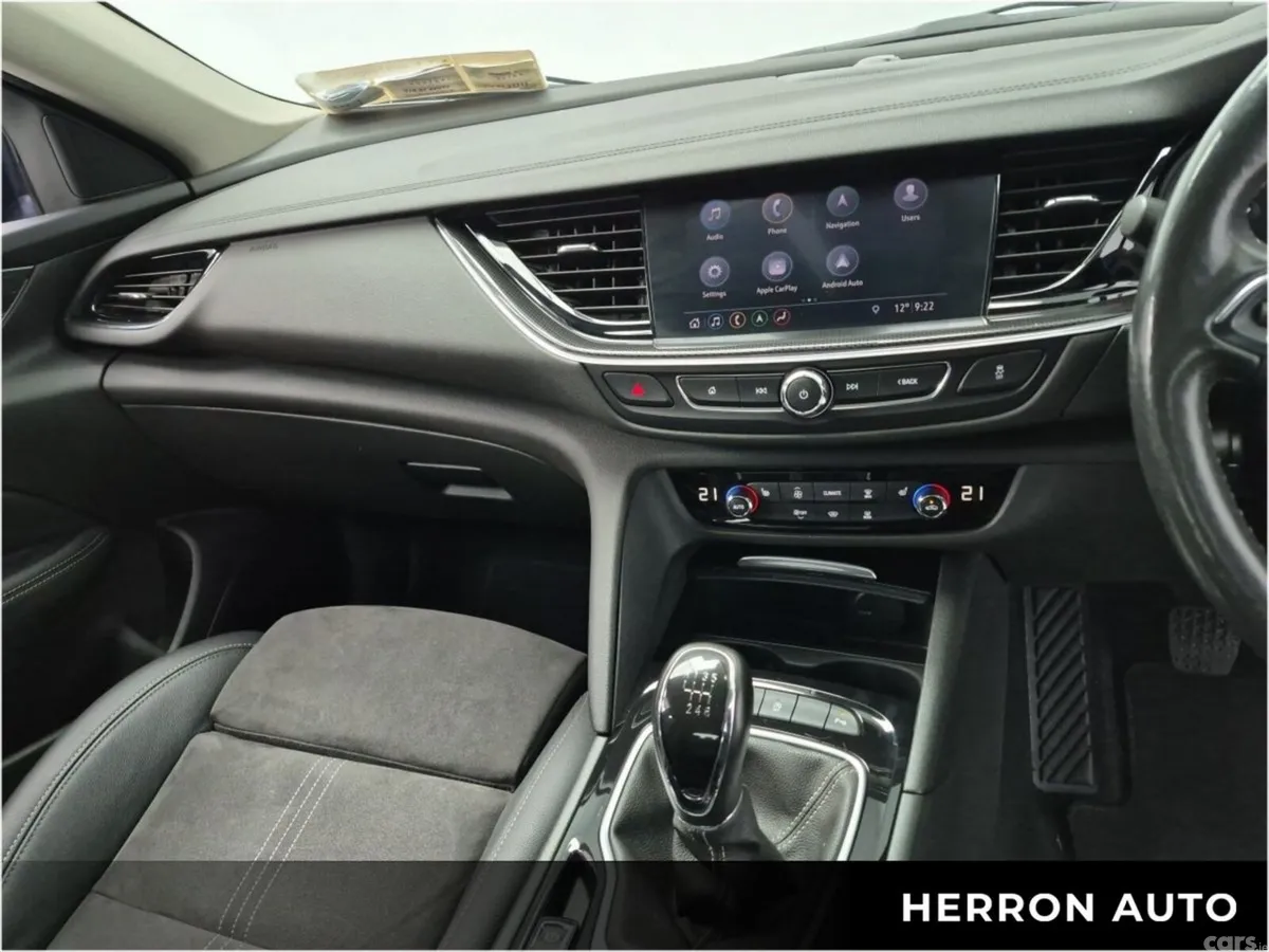 Opel Insignia Hatchback, Diesel, 2022, Black