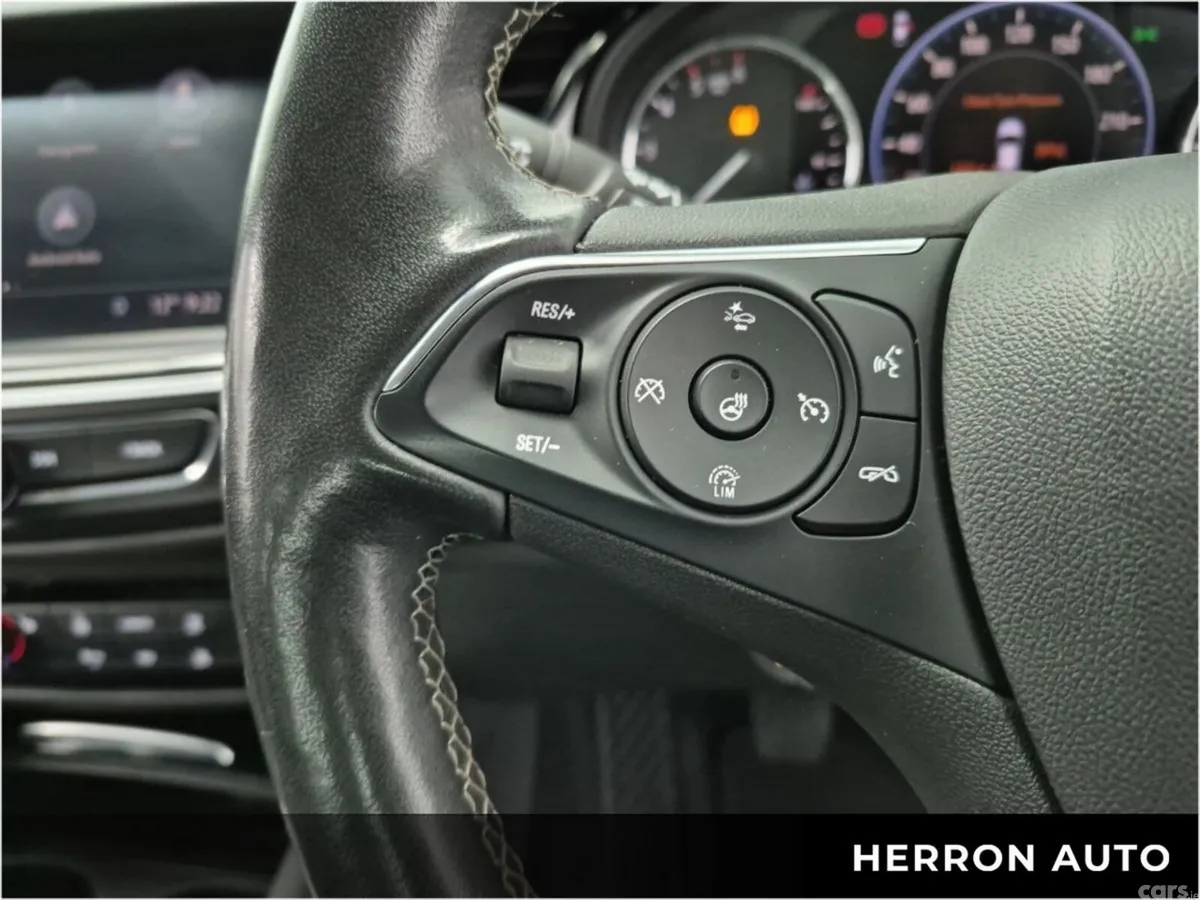 Opel Insignia Hatchback, Diesel, 2022, Black