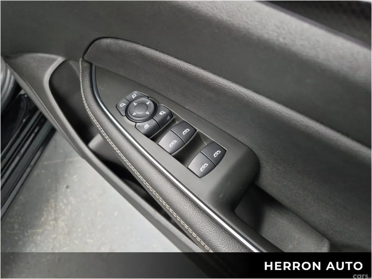 Opel Insignia Hatchback, Diesel, 2022, Black
