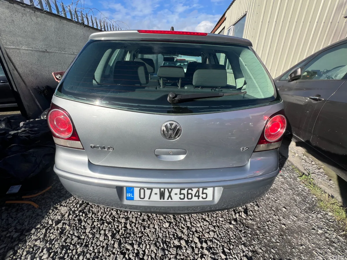 Volkswagen Polo Hatchback, Petrol, 2007, Silver
