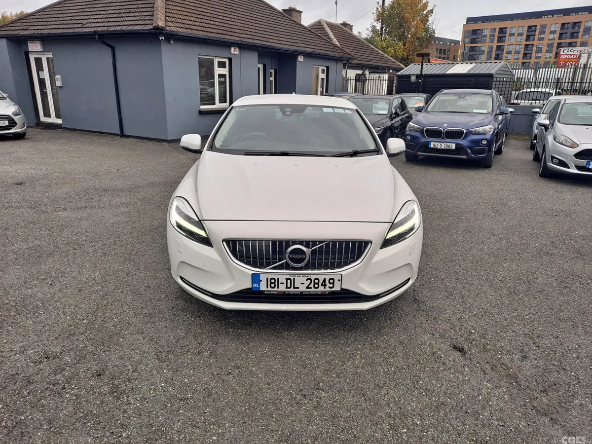 Volvo V40 Hatchback, Petrol, 2018, White