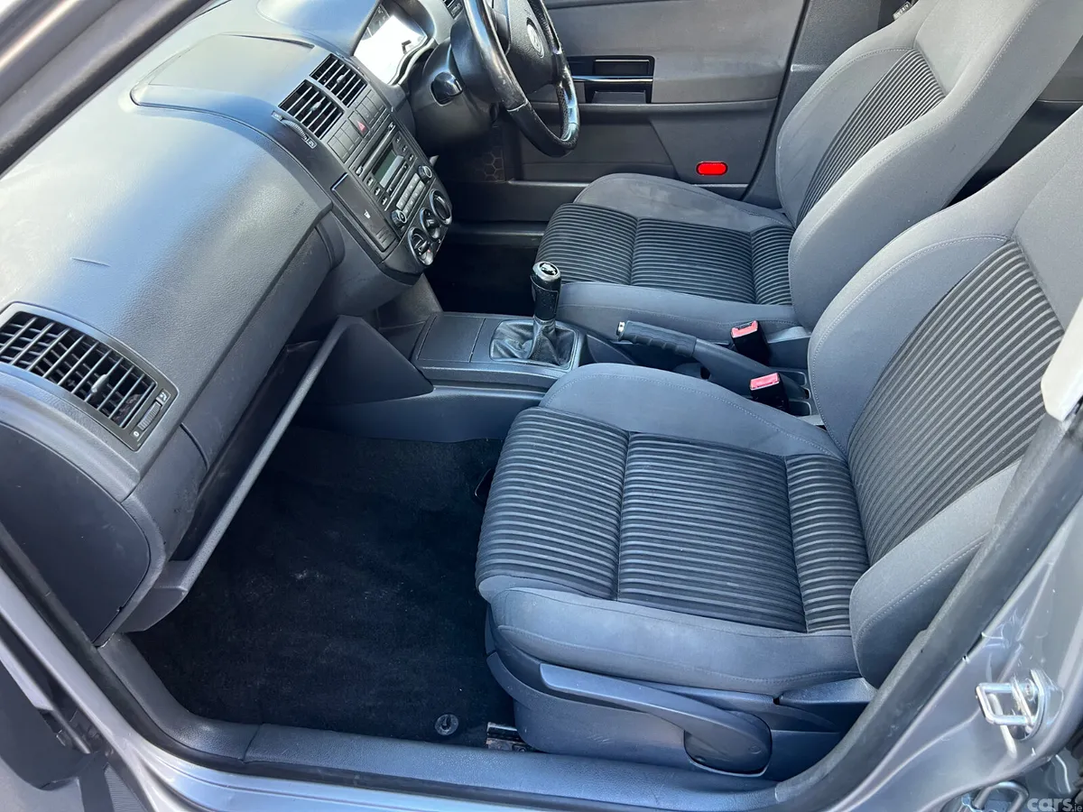 Volkswagen Polo Hatchback, Petrol, 2007, Silver
