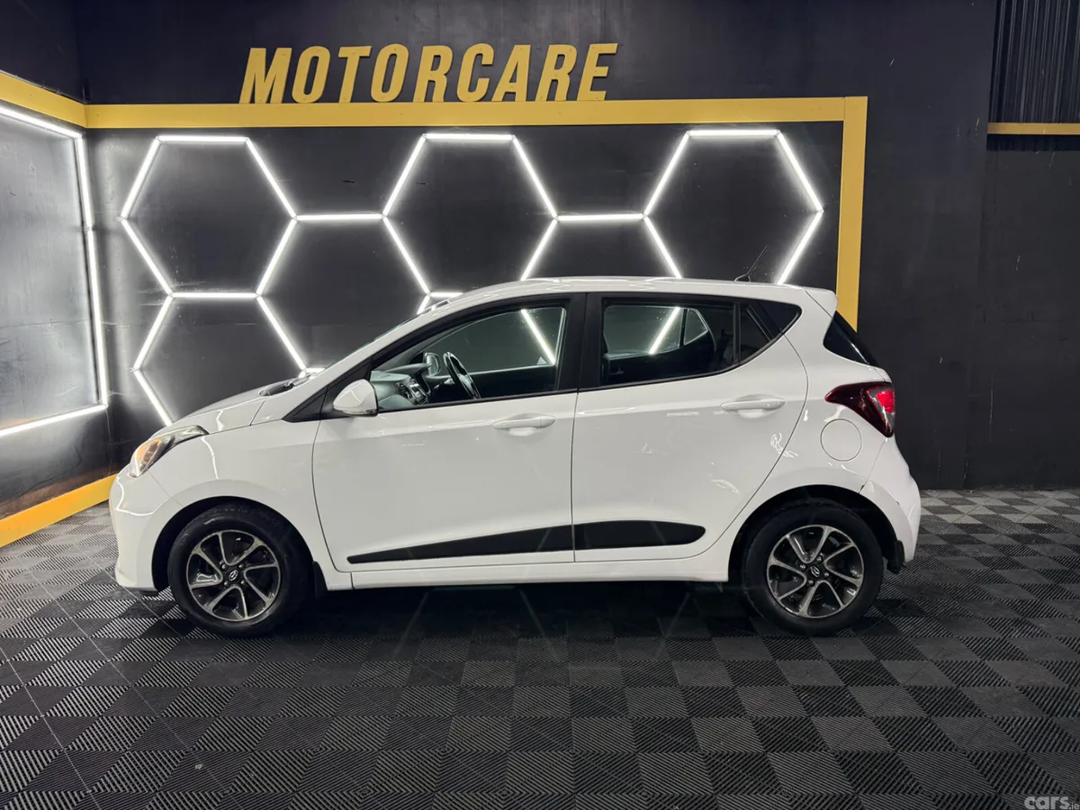 Hyundai i10 Hatchback, Petrol, 2017, White