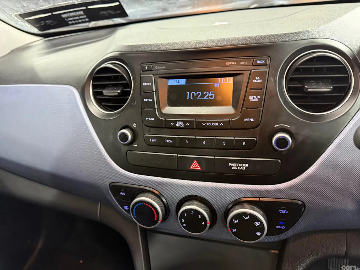 Hyundai i10 Hatchback, Petrol, 2017, White