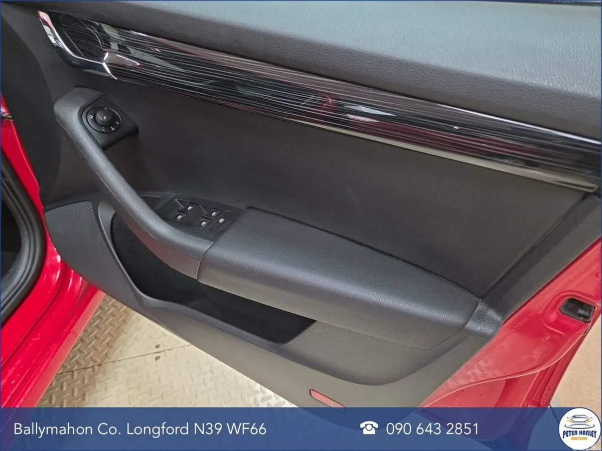 Skoda Octavia Hatchback, Petrol, 2018, Red