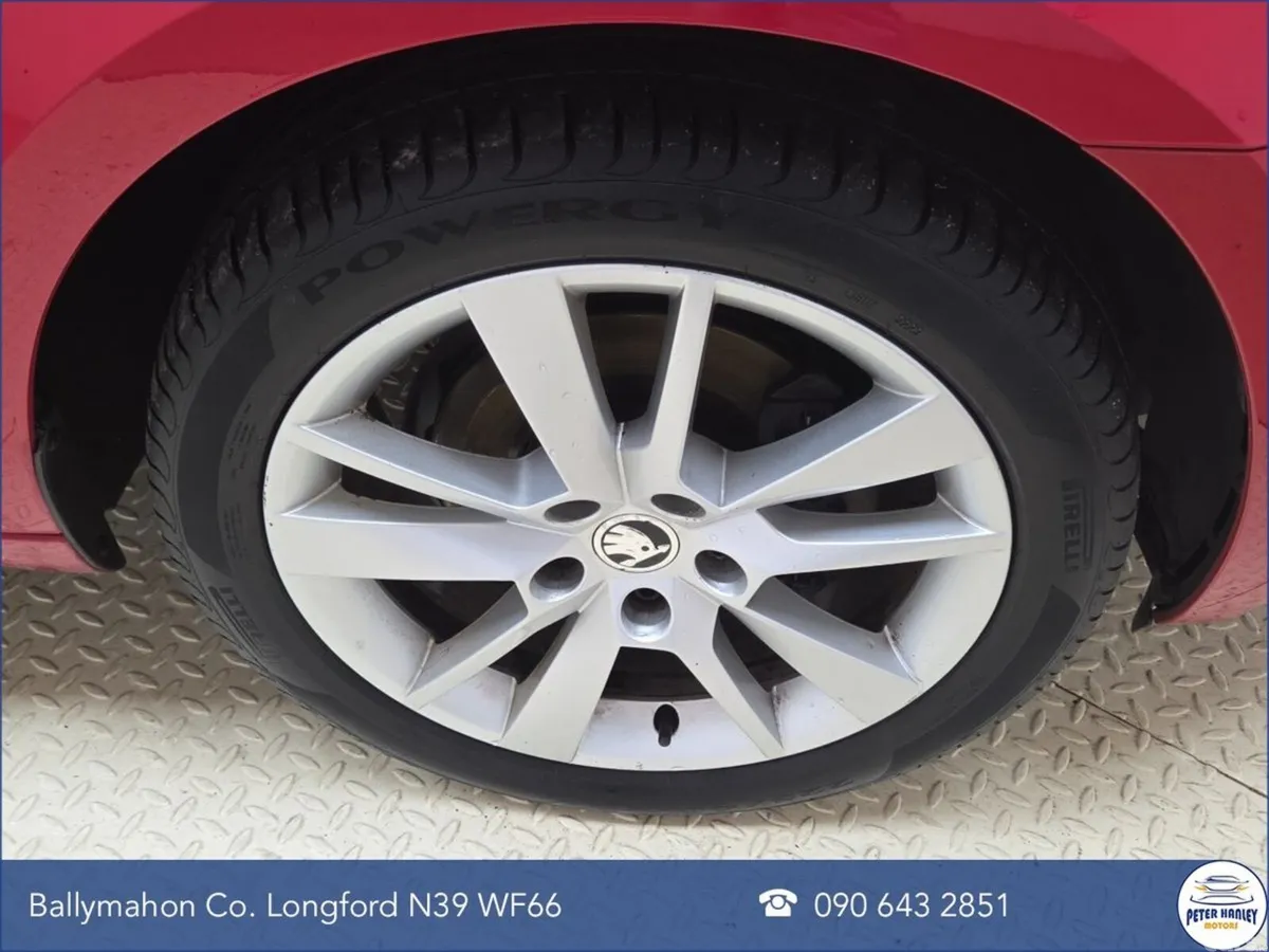 Skoda Octavia Hatchback, Petrol, 2018, Red